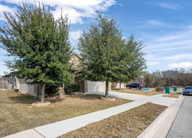 3-bedroom rental at 8611 Lantana Spgs in Converse, TX — photo 3