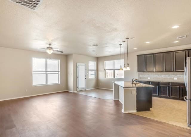 3-bedroom rental at 8611 Lantana Spgs in Converse, TX — photo 4