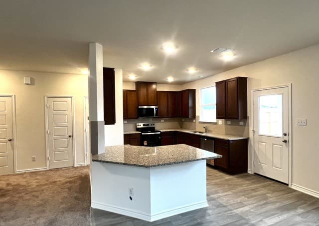 4-bedroom rental at 7510 Fishbowl Ln. in San Antonio, TX — photo 5
