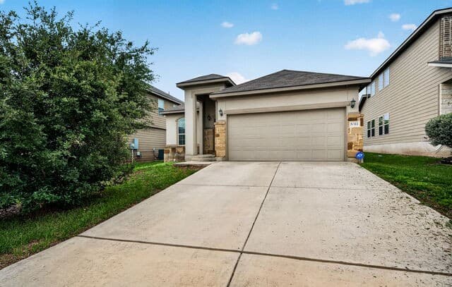 3-bedroom rental at 8311 Prickly Oak in San Antonio, TX — photo 2