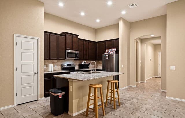 3-bedroom rental at 8311 Prickly Oak in San Antonio, TX — photo 3