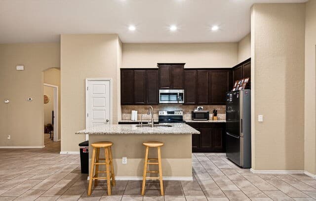 3-bedroom rental at 8311 Prickly Oak in San Antonio, TX — photo 4