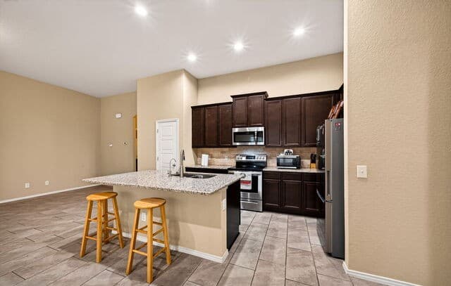 3-bedroom rental at 8311 Prickly Oak in San Antonio, TX — photo 5