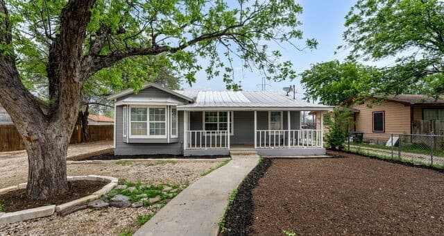 3-bedroom rental at 1135 Ceralvo St in San Antonio TX