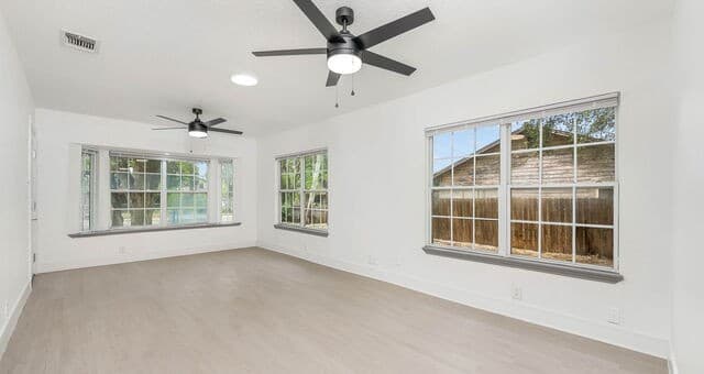 3-bedroom rental at 1135 Ceralvo St in San Antonio, TX — photo 3
