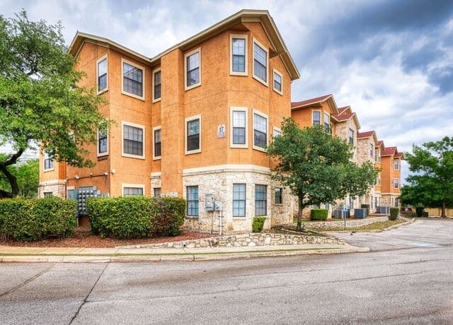 2-bedroom rental at 6160 Eckhert Unit APT 1718 in San Antonio TX