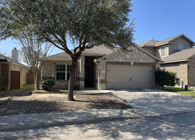 3-bedroom rental at 12134 Dawes Pt in San Antonio TX