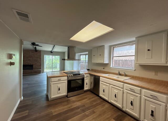 3-bedroom rental at 6510 Ridge Creek Dr in San Antonio, TX — photo 5