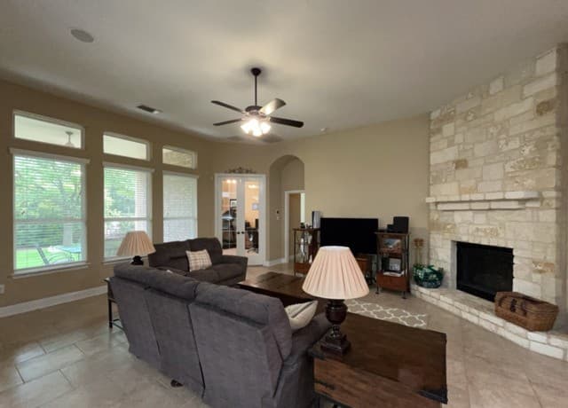 4-bedroom rental at 12442 Alstroemeria in San Antonio, TX — photo 4
