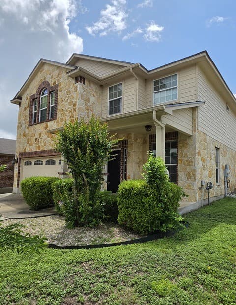 4-bedroom rental at 12058 Texana Cove in San Antonio, TX — photo 2