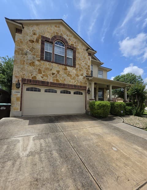 4-bedroom rental at 12058 Texana Cove in San Antonio, TX — photo 3