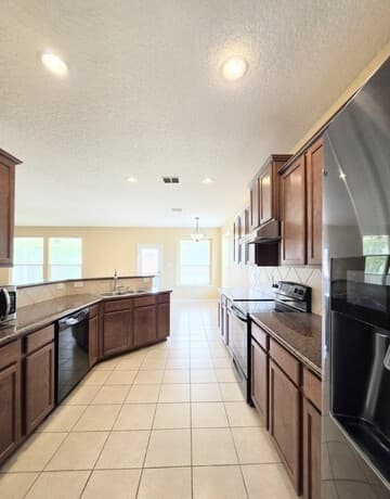 4-bedroom rental at 12058 Texana Cove in San Antonio, TX — photo 4