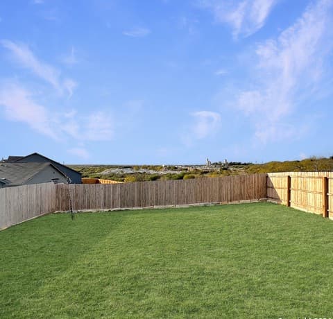 3-bedroom rental at 12823 Basil Trace in St Hedwig, TX — photo 2
