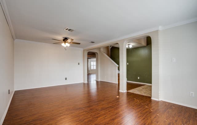 4-bedroom rental at 10315 Timber Country in San Antonio, TX — photo 2