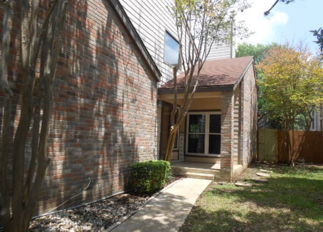 2-bedroom rental at 6044 Glen Heather in San Antonio, TX — photo 3
