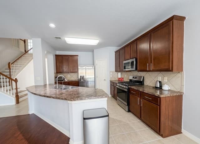 4-bedroom rental at 1203 Ganton Ln in San Antonio, TX — photo 5