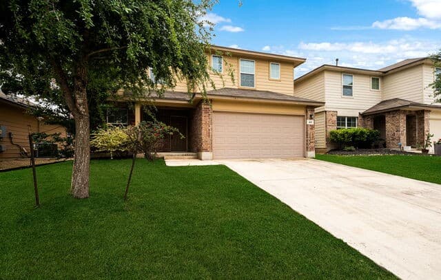 4-bedroom rental at 469 Eastern Phoebe in San Antonio, TX — photo 3