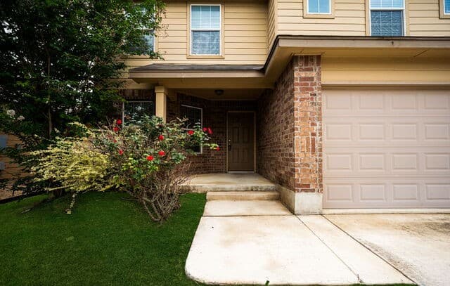 4-bedroom rental at 469 Eastern Phoebe in San Antonio, TX — photo 4
