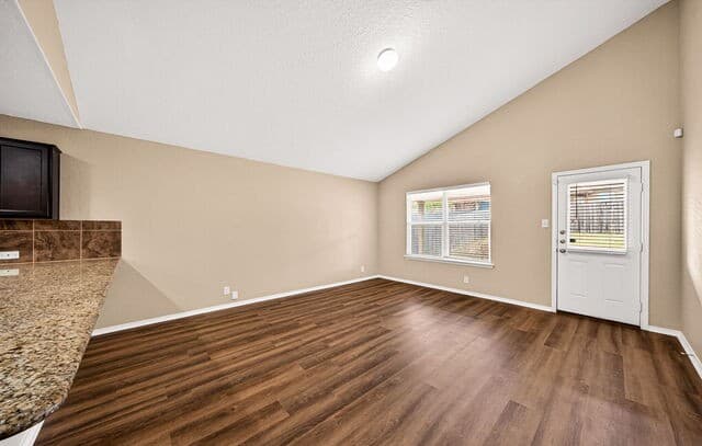 4-bedroom rental at 469 Eastern Phoebe in San Antonio, TX — photo 5