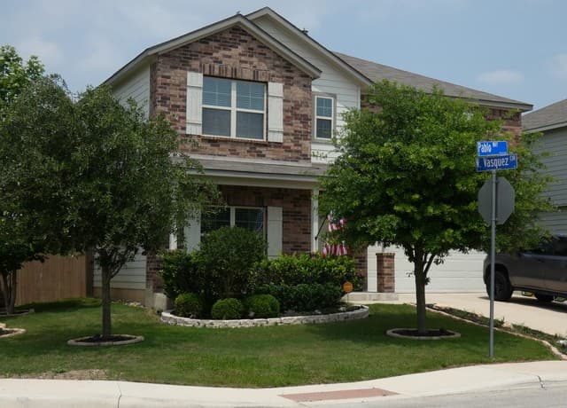 4-bedroom rental at 10503 Pablo Way in Converse, TX — photo 2