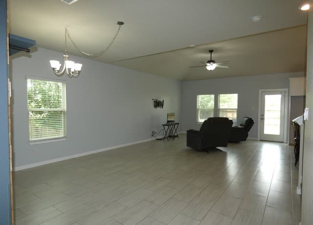 4-bedroom rental at 10503 Pablo Way in Converse, TX — photo 5
