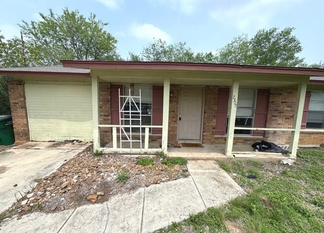 3-bedroom rental at 7300 Deep Spring Dr in San Antonio TX