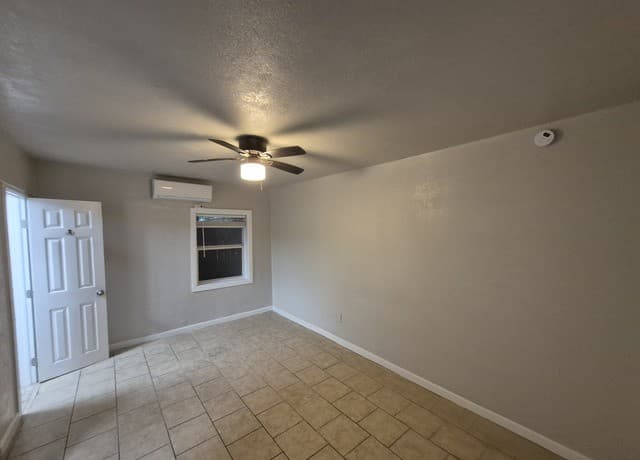 1-bedroom rental at 115 Caldwell St Unit 4 in San Antonio, TX — photo 4
