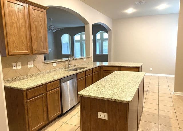4-bedroom rental at 226 Maidstone Cv in Cibolo, TX — photo 4