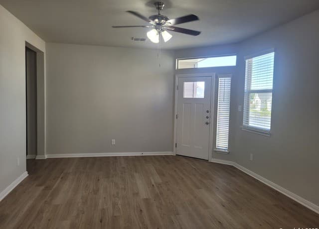 3-bedroom rental at 318 Caleb Ct in Cibolo, TX — photo 3