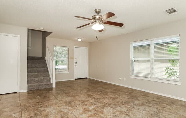 4-bedroom rental at 8320 Morning Grove Dr in Converse, TX — photo 5
