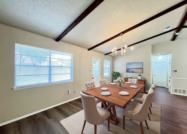 3-bedroom rental at 8211 Creekline Dr in San Antonio, TX — photo 3