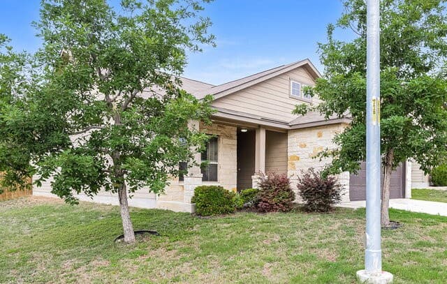 3-bedroom rental at 15112 Dione Bnd in San Antonio, TX — photo 3