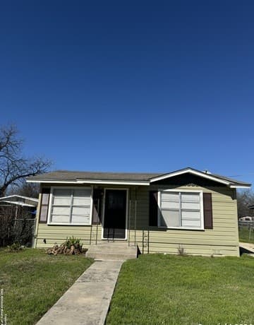 2-bedroom rental at 675 W Pyron Ave in San Antonio, TX — photo 2