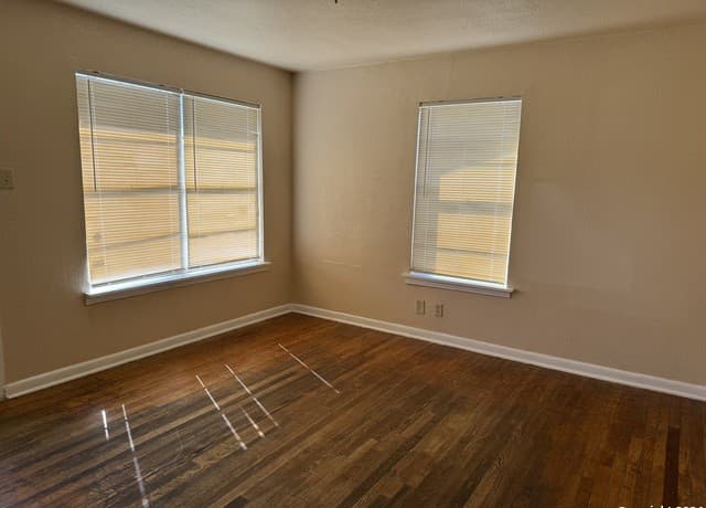 2-bedroom rental at 675 W Pyron Ave in San Antonio, TX — photo 3