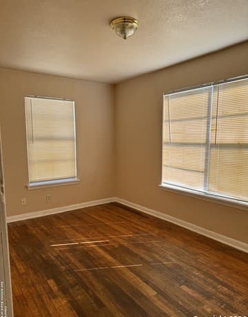 2-bedroom rental at 675 W Pyron Ave in San Antonio, TX — photo 4