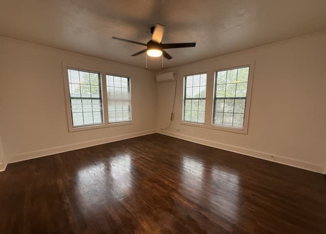 0rental at 115 Carolina St Unit 1 in San Antonio, TX — photo 3