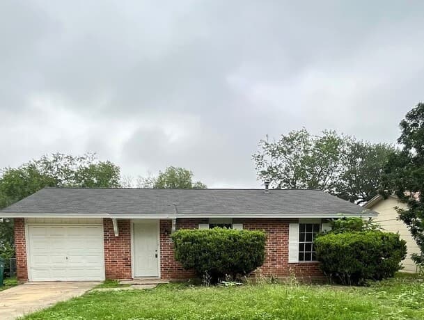 3-bedroom rental at 7607 Sage Oak St in Live Oak TX