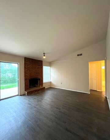 3-bedroom rental at 7607 Sage Oak St in Live Oak, TX — photo 2