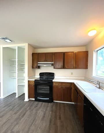 3-bedroom rental at 7607 Sage Oak St in Live Oak, TX — photo 3