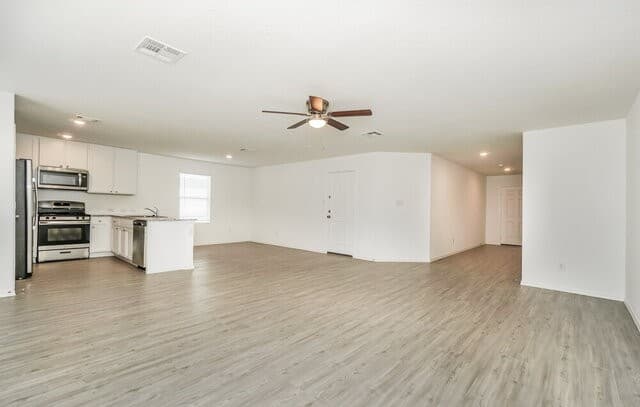 4-bedroom rental at 14612 Greenfield Ml in San Antonio, TX — photo 5