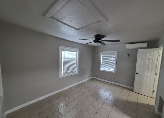 1-bedroom rental at 115 Caldwell St Unit 5 in San Antonio, TX — photo 4