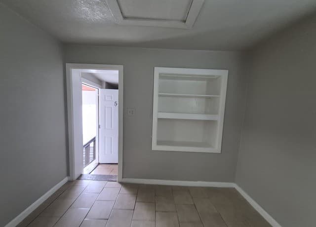 1-bedroom rental at 115 Caldwell St Unit 5 in San Antonio, TX — photo 5