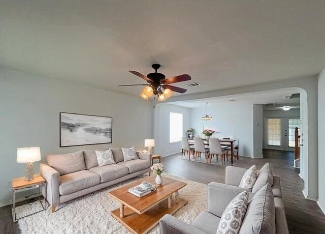 3-bedroom rental at 6903 Cutting Creek in San Antonio, TX — photo 2