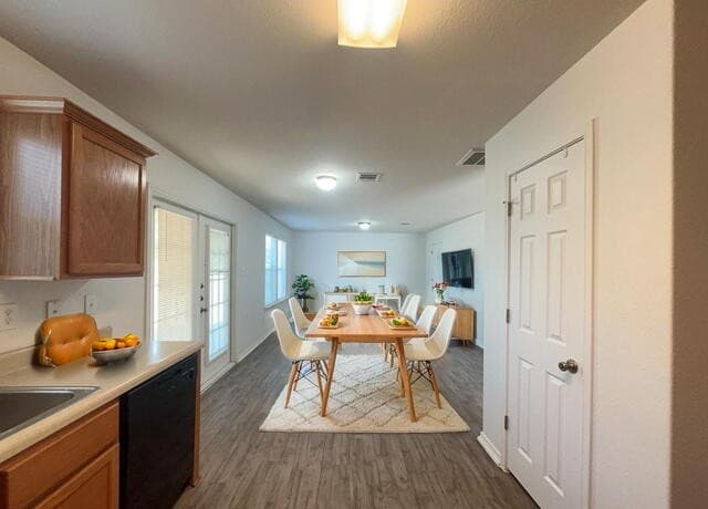 3-bedroom rental at 6903 Cutting Creek in San Antonio, TX — photo 4