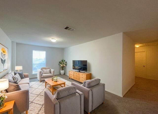 3-bedroom rental at 6903 Cutting Creek in San Antonio, TX — photo 5