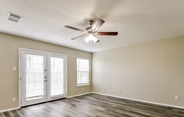 3-bedroom rental at 6911 Waterfall Pass in Converse, TX — photo 5