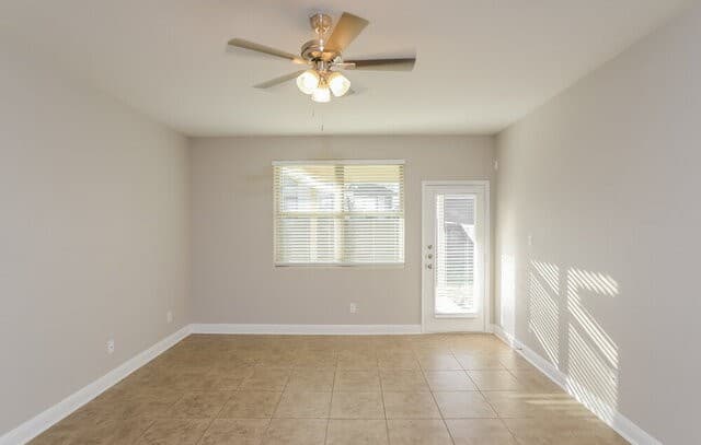 3-bedroom rental at 11328 Silver Rose in San Antonio, TX — photo 3