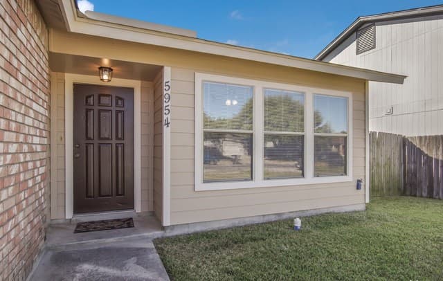 2-bedroom rental at 5954 Summer Fest Dr in San Antonio, TX — photo 3