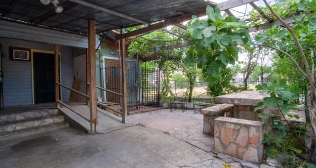 1-bedroom rental at 314 N Nueces Unit B in San Antonio TX