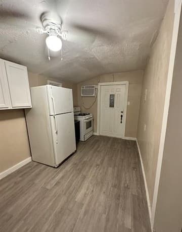 1-bedroom rental at 314 N Nueces Unit B in San Antonio, TX — photo 3